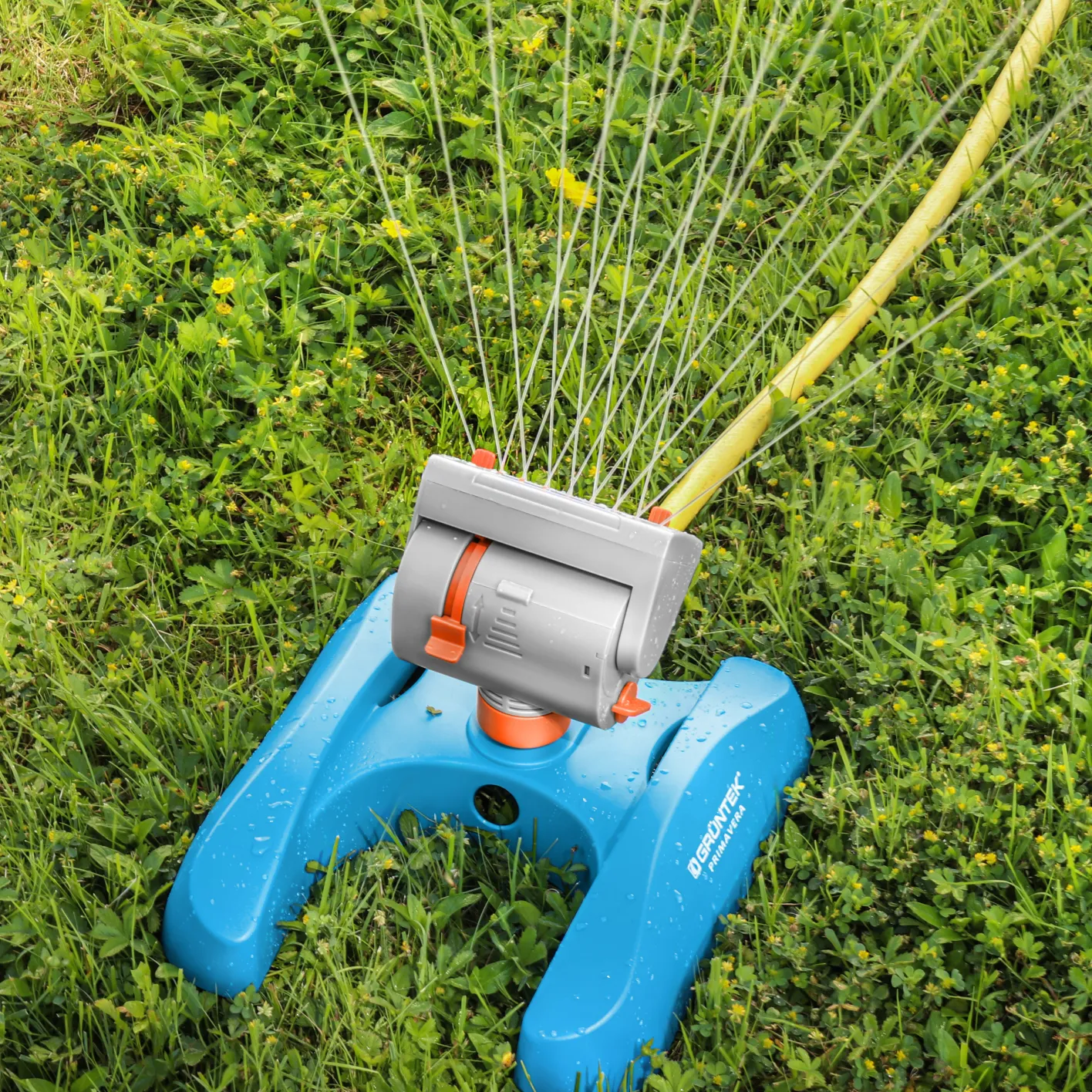 GRÜNTEK Mini - Viereckregner Sprinkler Rasen Sprenger mit 16 Düsen bis 378 m2 Bewässerungsfläche mit Turbo-Motor. 